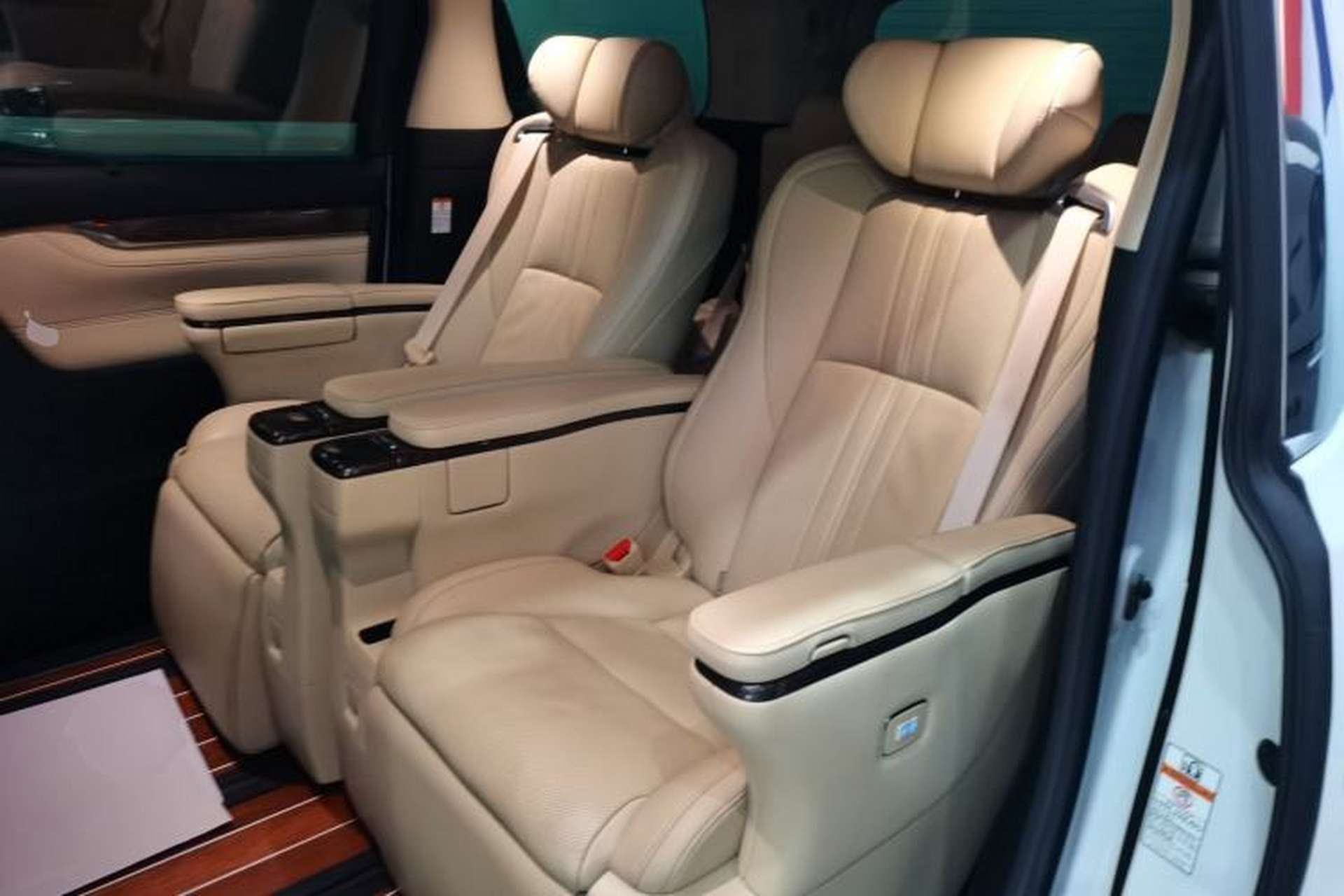 Used Toyota Alphard 2020 Dual-Engine 2.5L Prestige Edition Left Rear Seat
