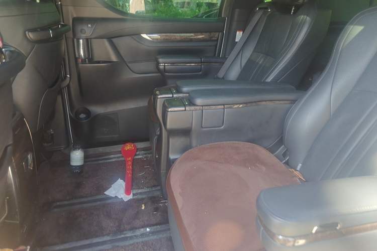 Used Toyota Alphard 2020 Dual-Motor 2.5L Golden Special Edition Left Rear Seat