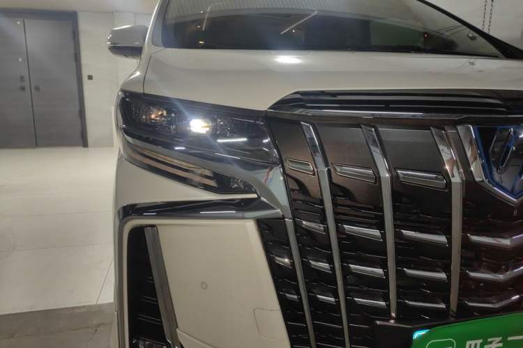 Used Toyota Alphard 2020 Dual-Engine 2.5L Prestige Edition Right Front Headlight