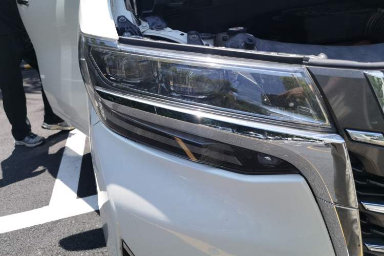Used Toyota Alphard 2020 Dual-Engine 2.5L Luxury Edition Right Front Headlight