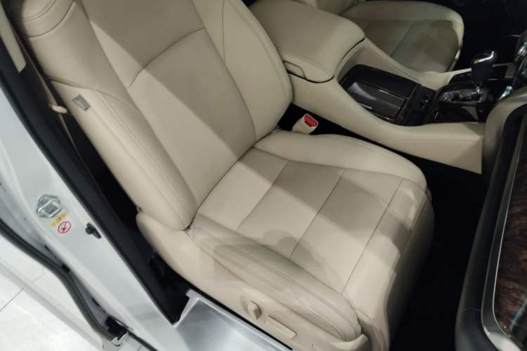 Used Toyota Alphard 2020 Dual-Engine 2.5L Luxury Edition Right Front Seat
