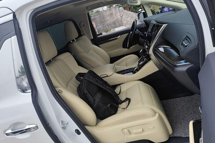 Used Toyota Alphard 2020 Dual-Engine 2.5L Prestige Edition Right Front Seat