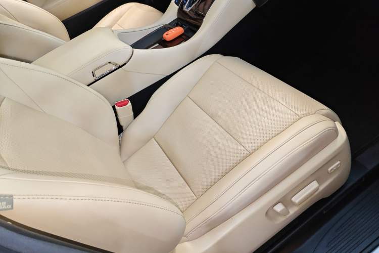 Used Toyota Alphard 2020 Dual-Engine 2.5L Luxury Edition Right Front Seat