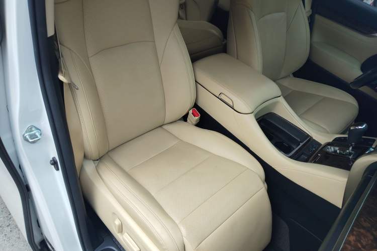 Used Toyota Alphard 2020 Dual-Engine 2.5L Luxury Edition Right Front Seat
