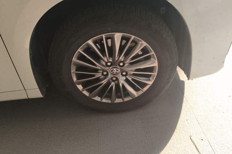 Used Toyota Alphard  Right Front Wheel Hub