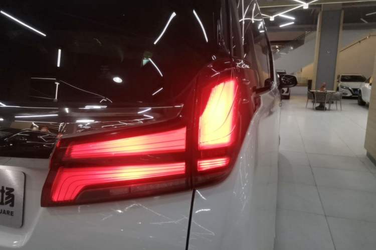 Used Toyota Alphard 2020 Dual-Engine 2.5L Prestige Edition Right Rear Taillight