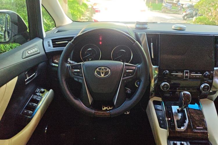 Used Toyota Alphard 2020 Dual-Engine 2.5L Luxury Edition Steering Wheel