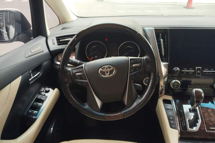 Used Toyota Alphard 2020 Dual-Engine 2.5L Luxury Edition Steering Wheel