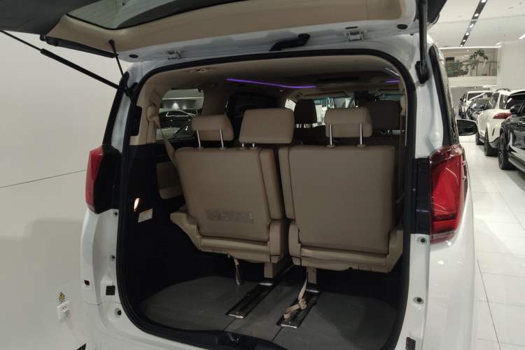 Used Toyota Alphard 2020 Dual-Engine 2.5L Luxury Edition Trunk