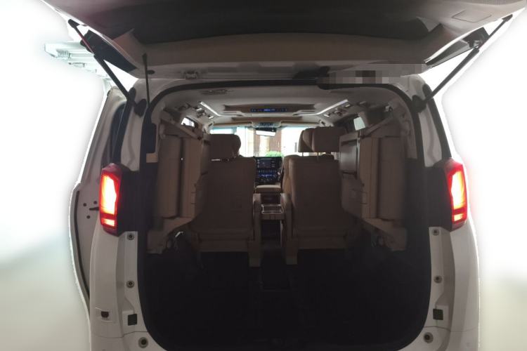 Used Toyota Alphard  Trunk