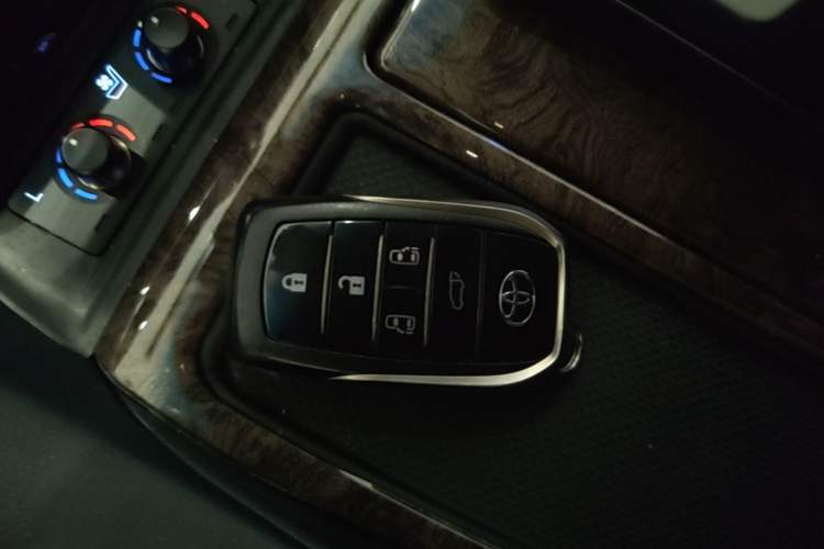 Used Toyota Alphard 2020 Dual-Engine 2.5L Prestige Edition Vehicle Key