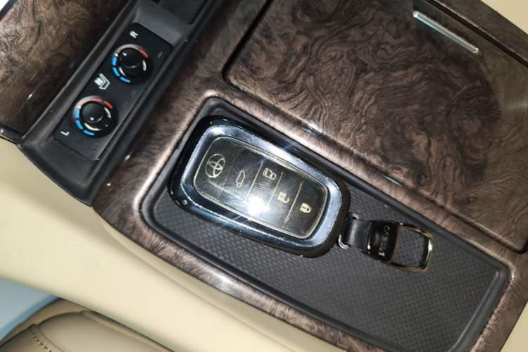 Used Toyota Alphard 2020 Dual-Engine 2.5L Prestige Edition Vehicle Key