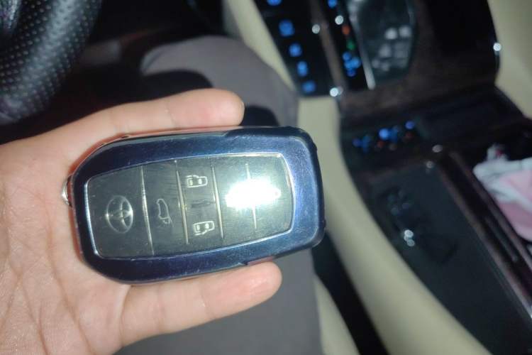 Used Toyota Alphard 2020 Dual-Engine 2.5L Prestige Edition Vehicle Key