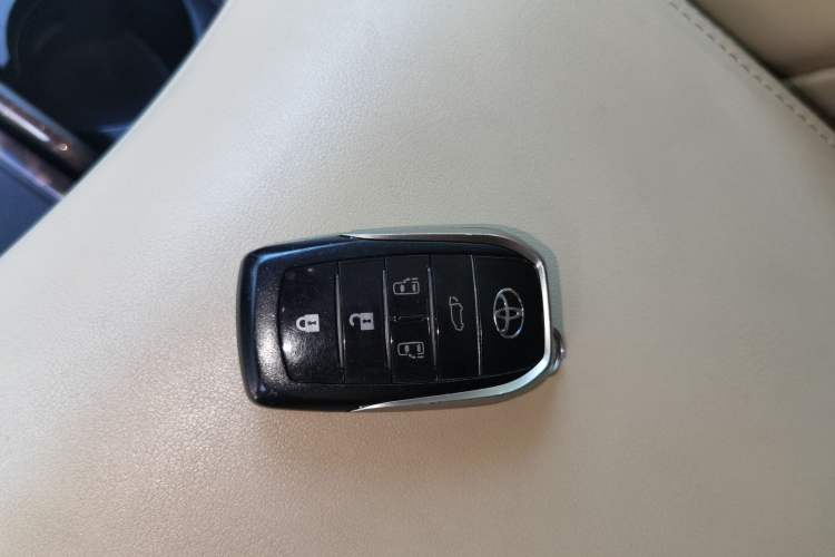 Used Toyota Alphard 2020 Dual-Engine 2.5L Luxury Edition Vehicle Key