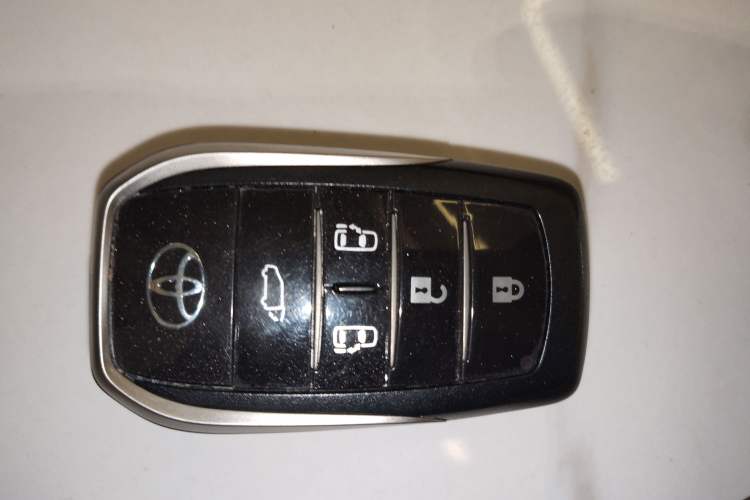 Used Toyota Alphard 2020 Dual-Engine 2.5L Luxury Edition Vehicle Key
