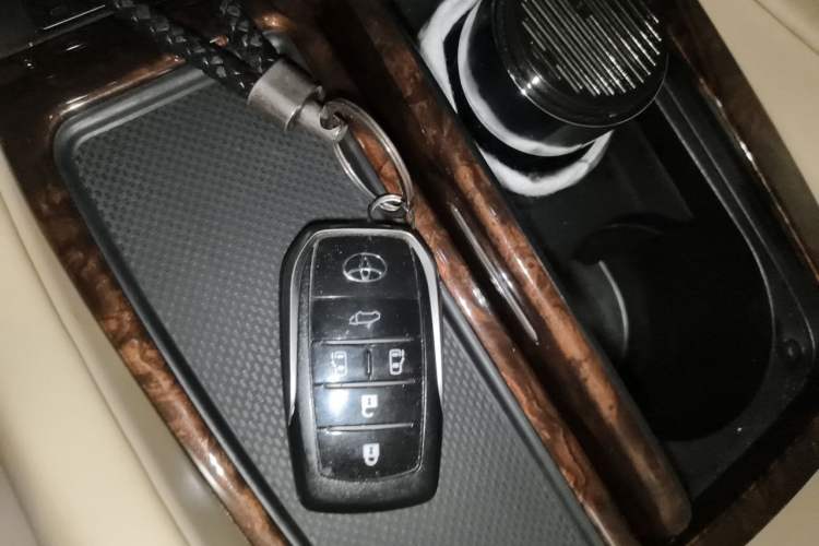 Used Toyota Alphard 2020 Dual-Engine 2.5L Luxury Edition Vehicle Key