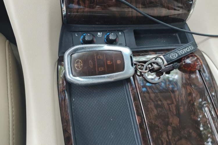 Used Toyota Alphard 2020 Dual-Engine 2.5L Luxury Edition Vehicle Key