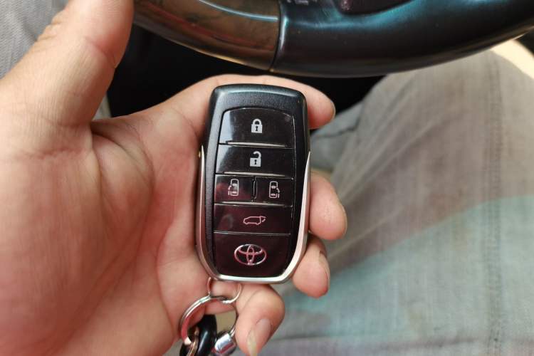 Used Toyota Alphard 2020 Dual-Engine 2.5L Luxury Edition Vehicle Key