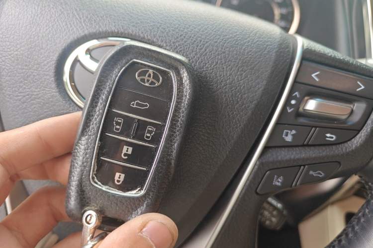 Used Toyota Alphard 2020 Dual-Engine 2.5L Luxury Edition Vehicle Key