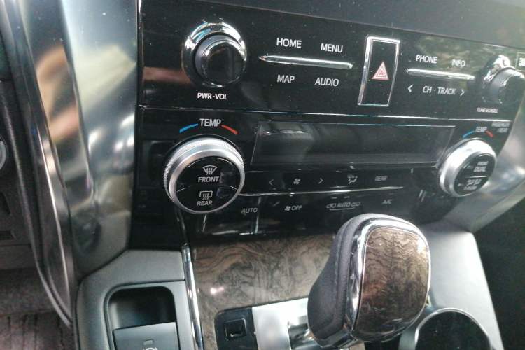 Used Toyota Alphard 2021 Dual-Engine 2.5L Prestige Edition Audio And AC Panel