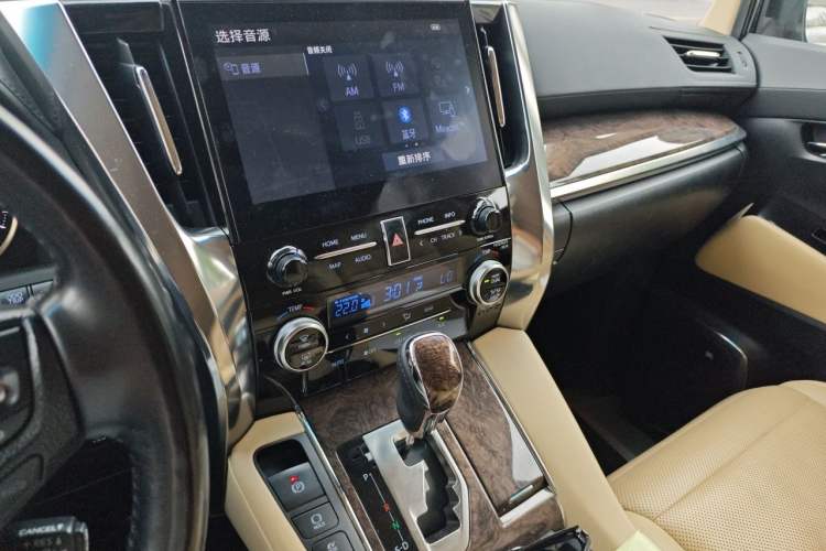 Used Toyota Alphard 2021 Dual-Motor 2.5L Premium Edition Audio And AC Panel