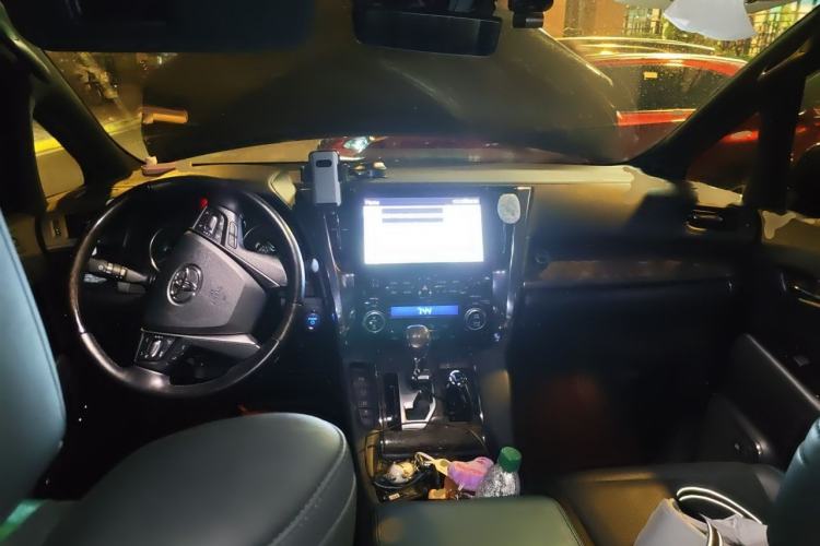 Used Toyota Alphard 2021 Dual-Motor 2.5L Premium Edition Center Console