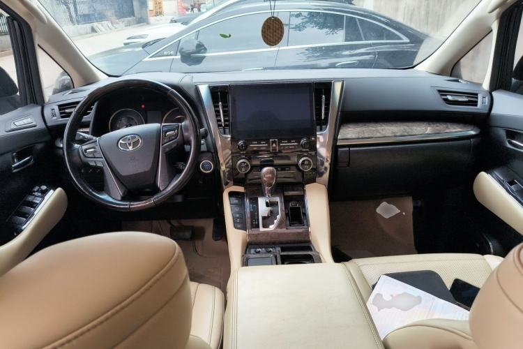Used Toyota Alphard 2021 Dual-Engine 2.5L Luxury Edition Center Console