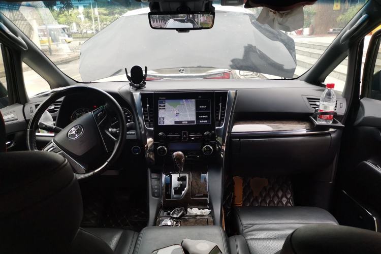 Used Toyota Alphard 2021 Dual-Motor 2.5L Premium Edition Center Console