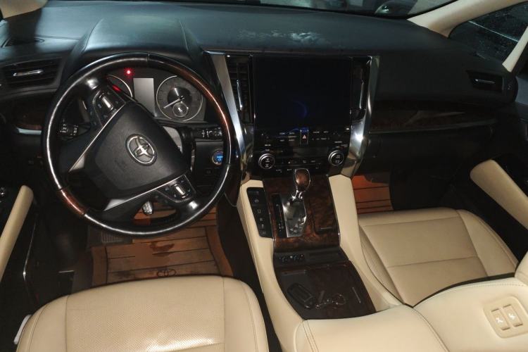 Used Toyota Alphard 2021 Dual-Engine 2.5L Luxury Edition Center Console