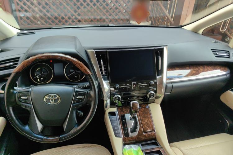 Used Toyota Alphard 2021 Dual-Engine 2.5L Luxury Edition Center Console