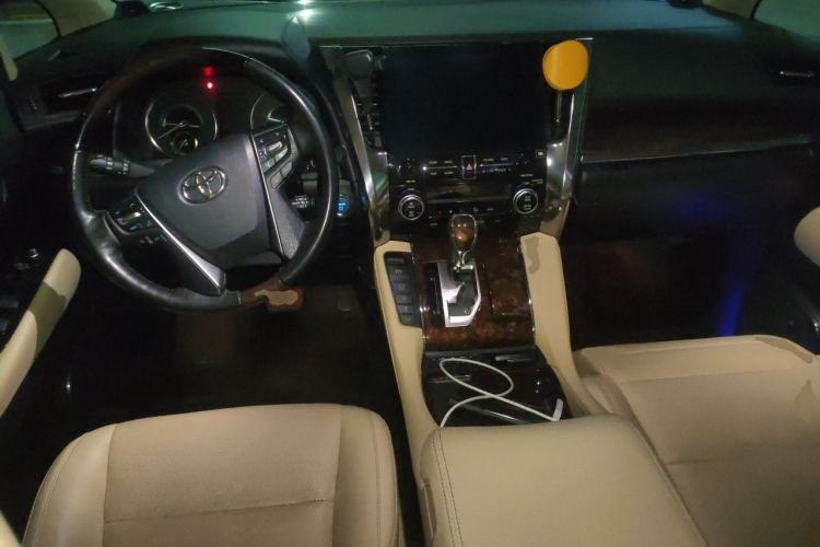 Used Toyota Alphard 2021 Dual-Engine 2.5L Luxury Edition Center Console