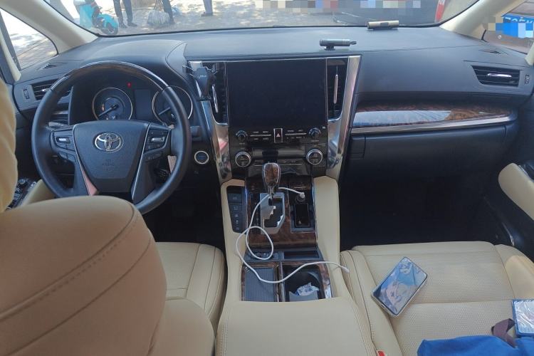 Used Toyota Alphard 2021 Dual-Engine 2.5L Luxury Edition Center Console