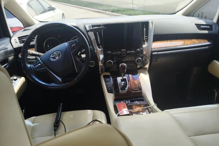 Used Toyota Alphard 2021 Dual-Engine 2.5L Luxury Edition Center Console