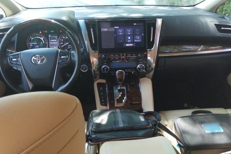 Used Toyota Alphard 2021 Dual-Engine 2.5L Luxury Edition Center Console