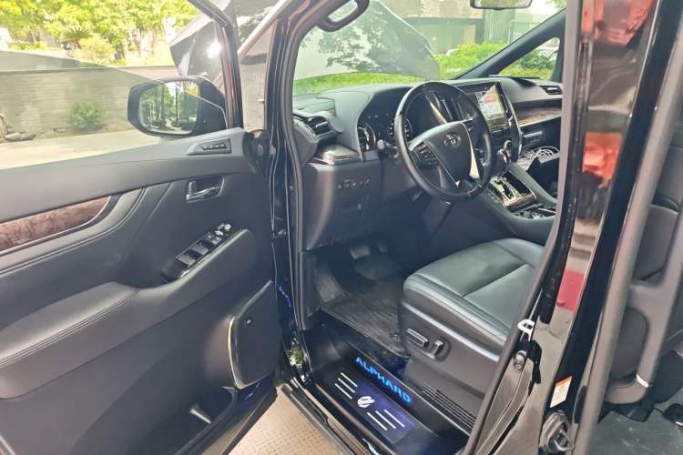 Used Toyota Alphard 2021 Dual-Motor 2.5L Premium Edition Driver Seat