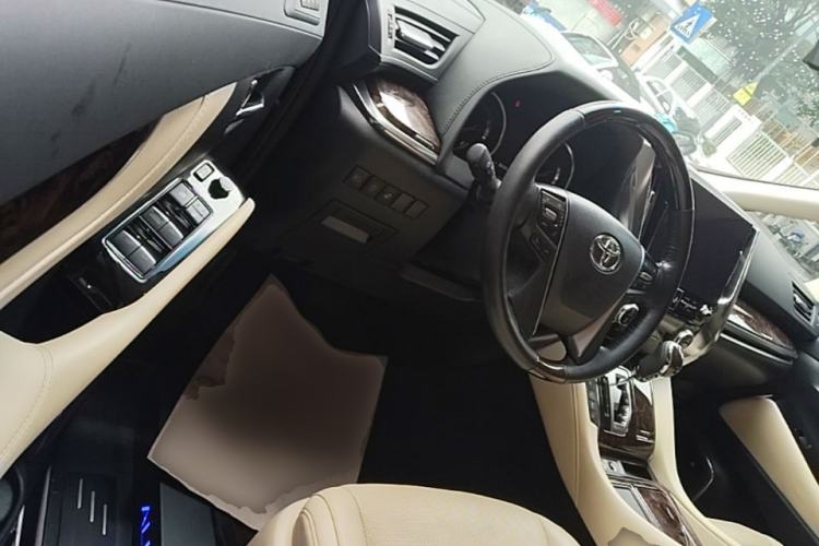 Used Toyota Alphard 2021 Dual-Engine 2.5L Luxury Edition Driver Seat