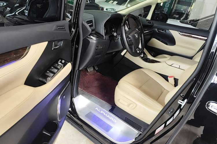 Used Toyota Alphard 2021 Dual-Engine 2.5L Luxury Edition Driver Seat
