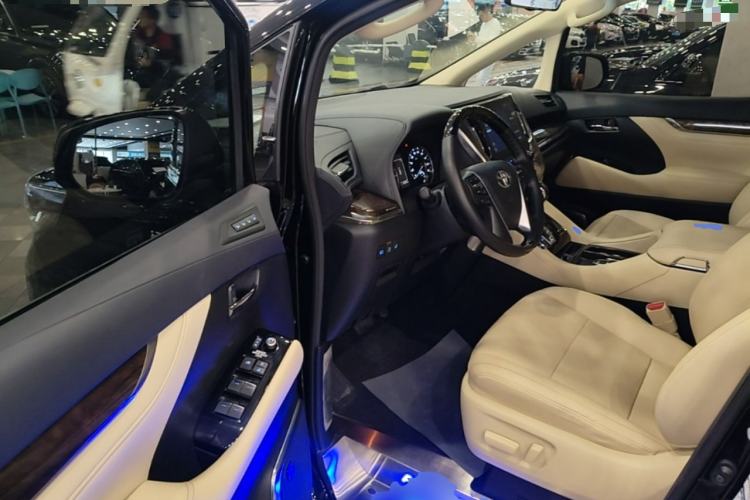 Used Toyota Alphard 2021 Dual-Engine 2.5L Luxury Edition Driver Seat