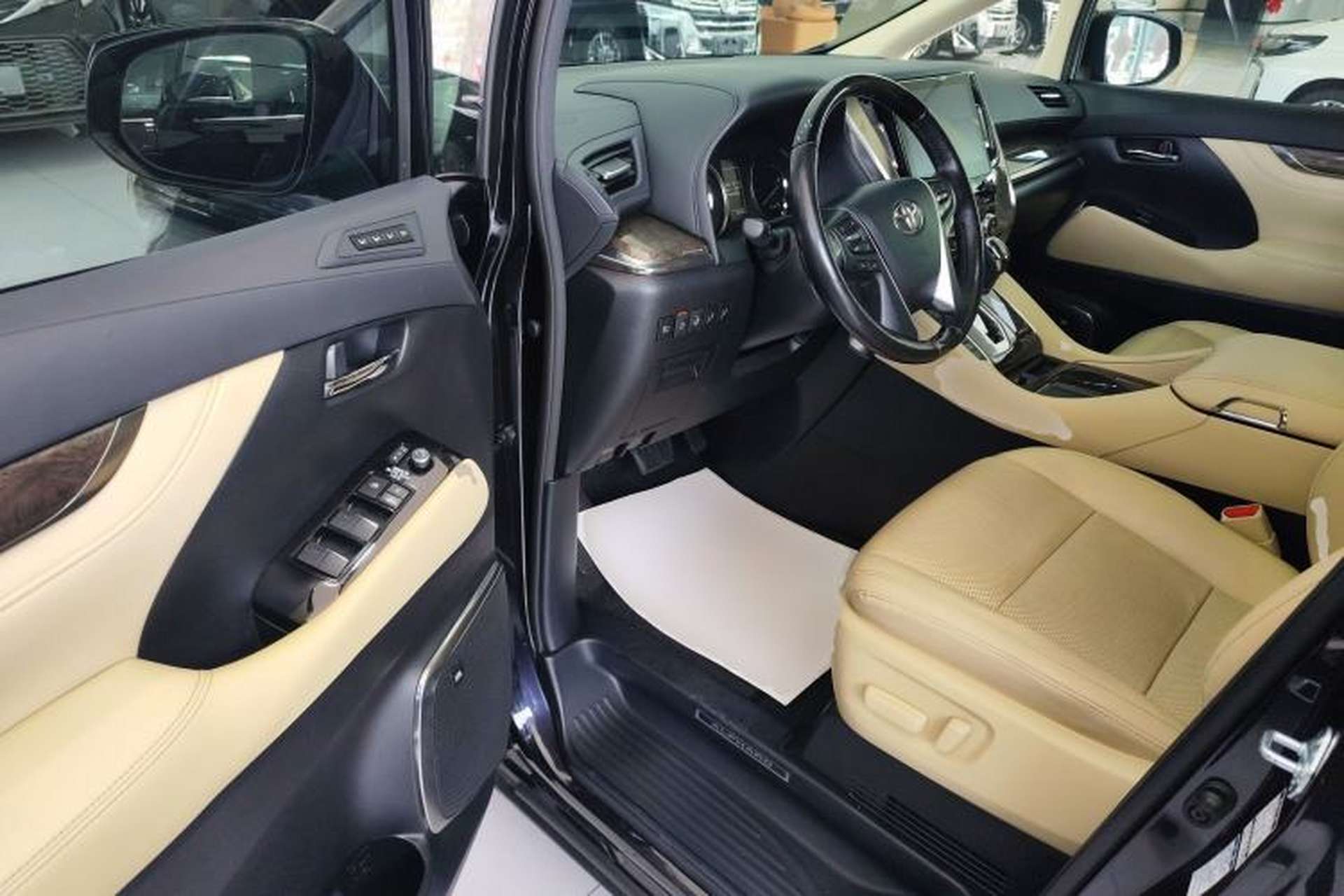 Used Toyota Alphard 2021 Dual-Motor 2.5L Premium Edition Driver Seat