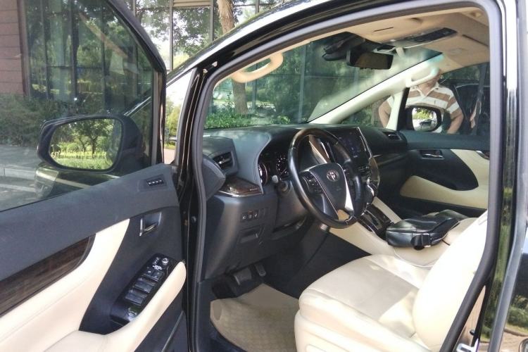 Used Toyota Alphard 2021 Dual-Engine 2.5L Luxury Edition Driver Seat