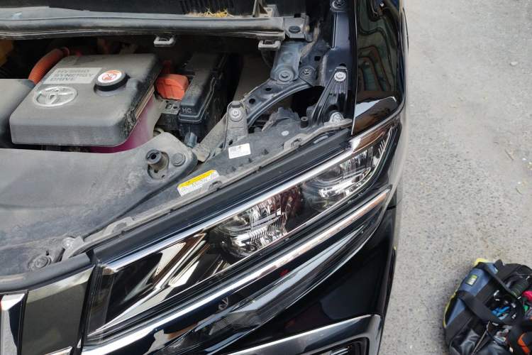 Used Toyota Alphard 2021 Dual-Engine 2.5L Prestige Edition Engine Bay Left