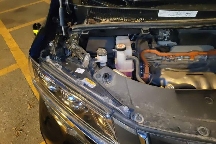 Used Toyota Alphard 2021 Dual-Motor 2.5L Premium Edition Engine Bay Right
