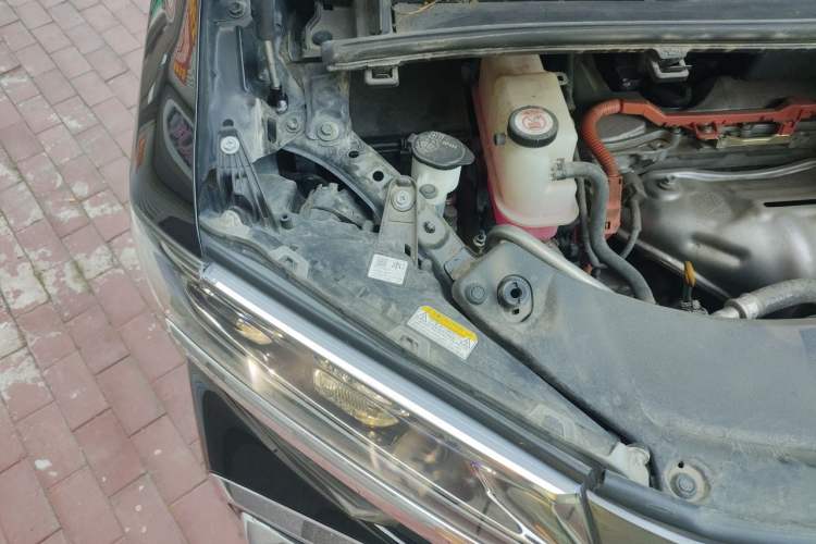 Used Toyota Alphard 2021 Dual-Engine 2.5L Luxury Edition Engine Bay Right