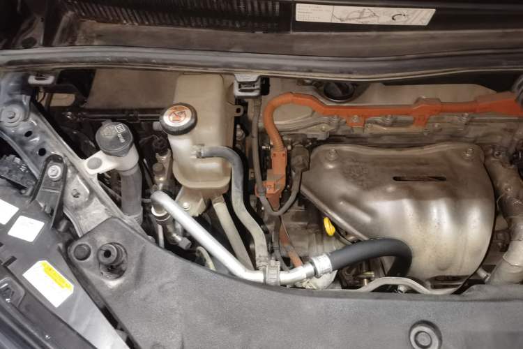 Used Toyota Alphard 2021 Dual-Engine 2.5L Luxury Edition Engine Bay Right