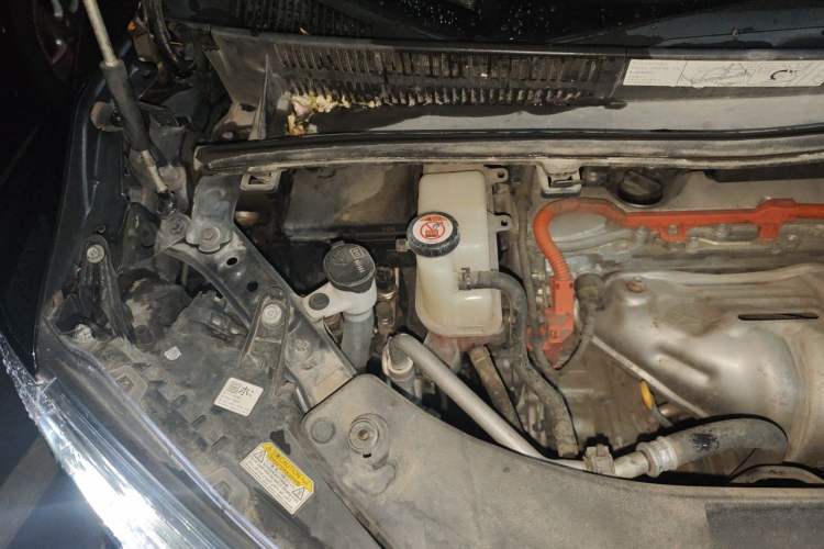 Used Toyota Alphard 2021 Dual-Engine 2.5L Luxury Edition Engine Bay Right