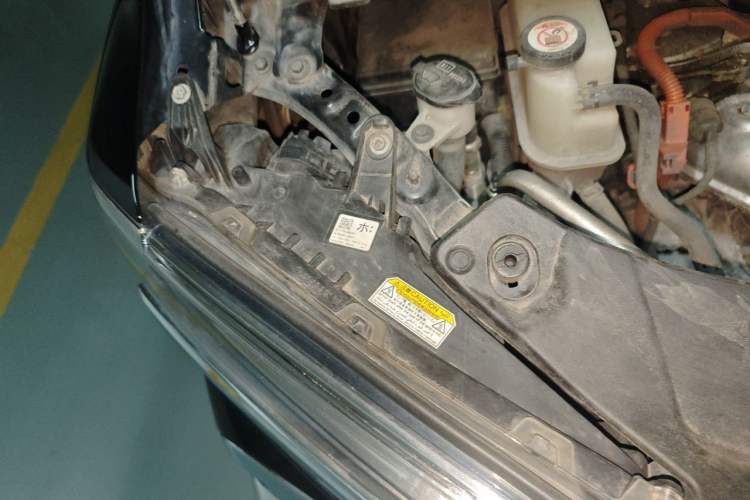 Used Toyota Alphard 2021 Dual-Engine 2.5L Prestige Edition Engine Bay Right