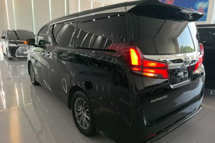 Used Toyota Alphard 2021 Dual-Engine 2.5L Luxury Edition Exterior 2