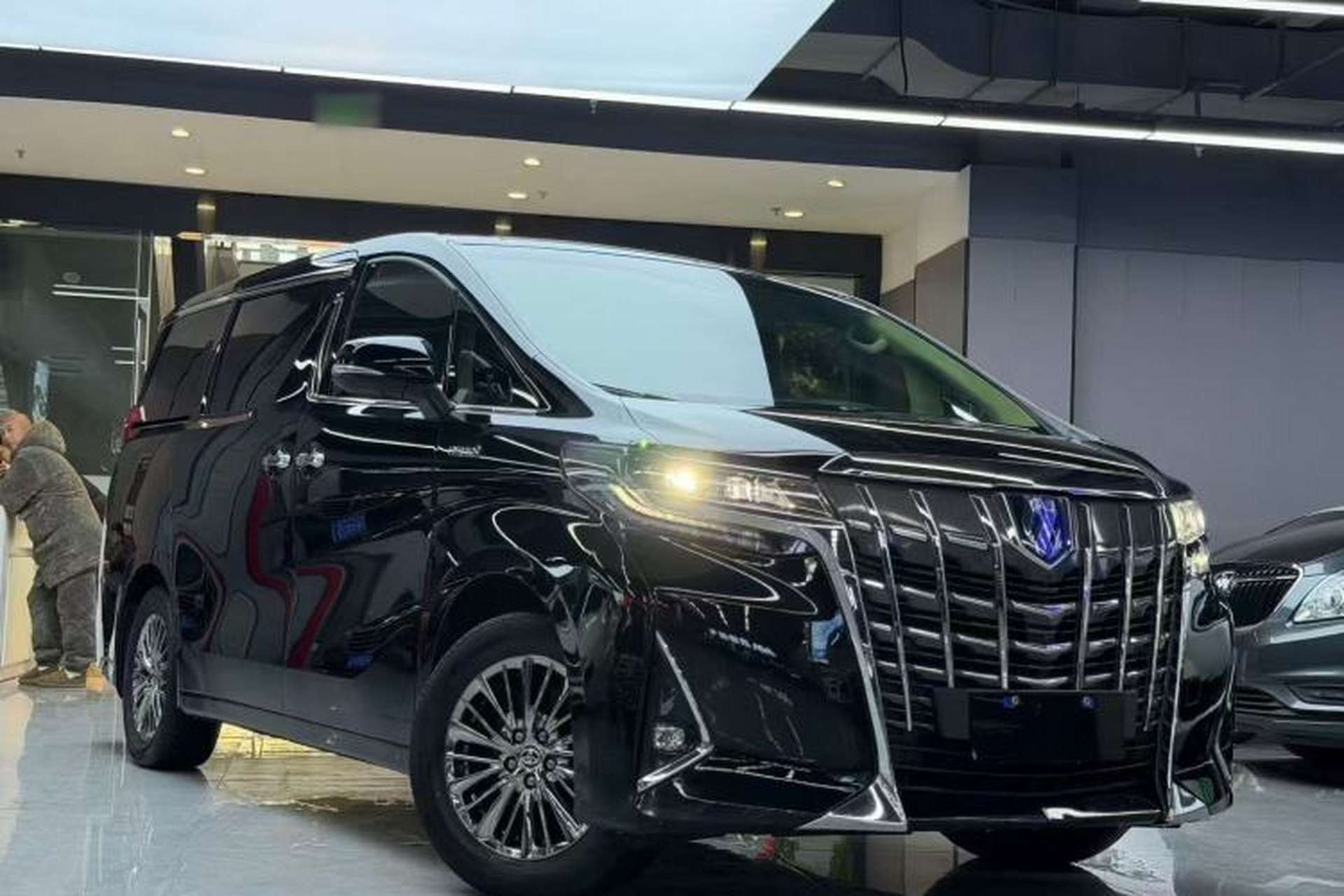 Used Toyota Alphard 2021 Dual-Engine 2.5L Prestige Edition Exterior 2