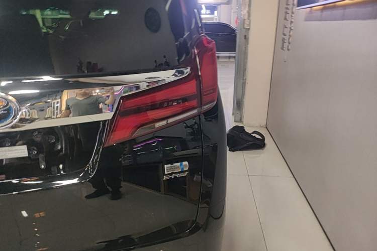 Used Toyota Alphard 2021 Dual-Motor 2.5L Premium Edition Exterior 3