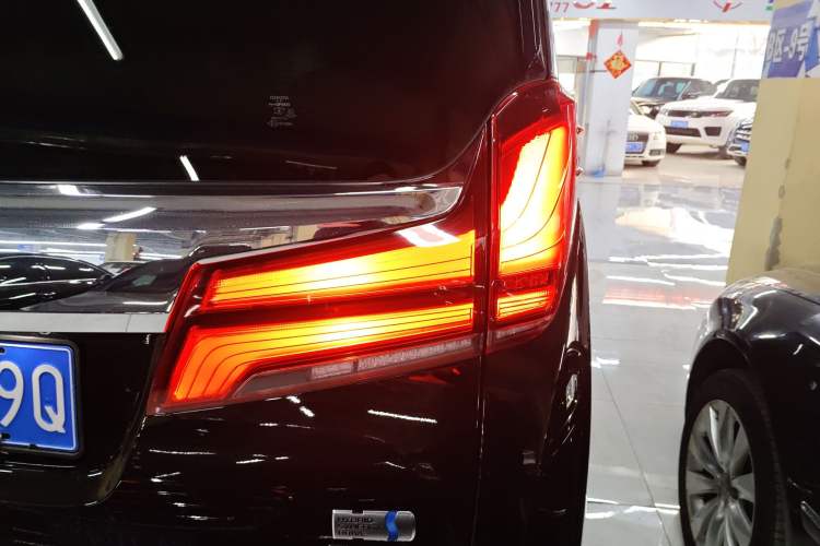 Used Toyota Alphard 2021 Dual-Motor 2.5L Premium Edition Exterior 3